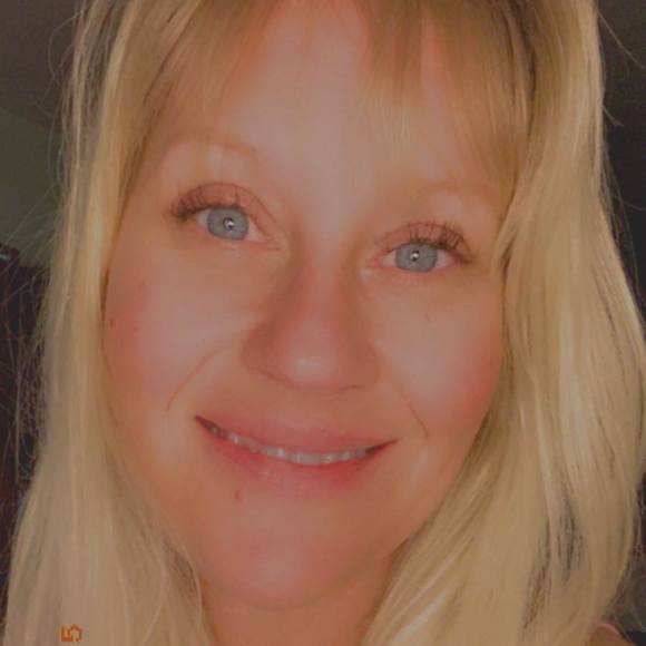 Profile Picture of Vicky Laage (@vlaage) on Poshmark