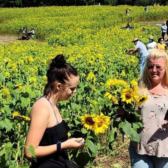 Profile Picture of Dawn Griswold (@dawn09176) on Poshmark