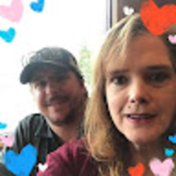 Profile Picture of Kim Aronson (@kimaronsonwork) on Poshmark