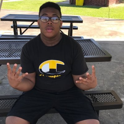 Profile Picture of Evan Thibodeaux (@yungEvan10x_) on Twitter