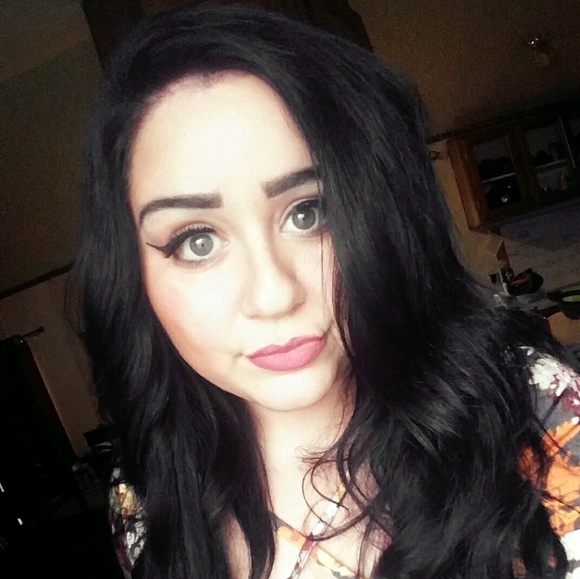 Profile Picture of Samantha Aurich (@sla9889) on Poshmark