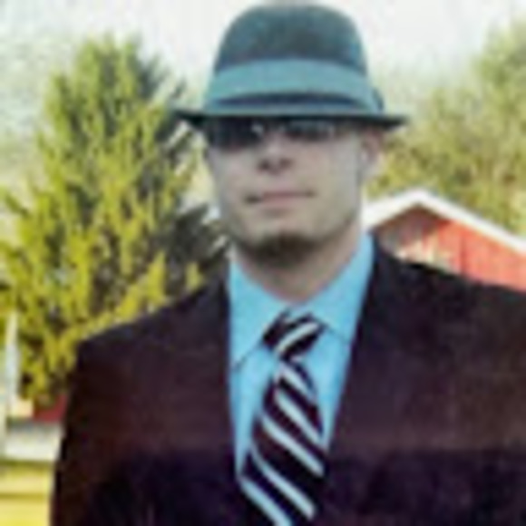 Profile Picture of Christopher Mackey (@chrismackey1981) on Poshmark