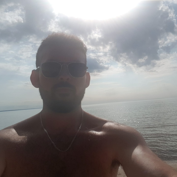 Profile Picture of Akram Khemakhem (@yuhd) on Poshmark