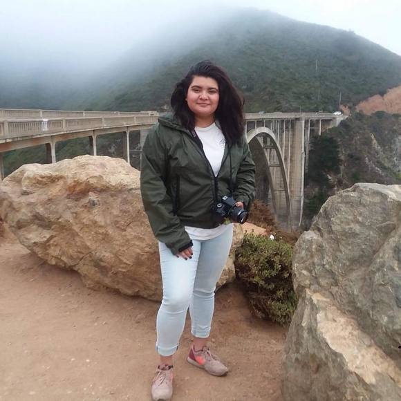 Profile Picture of Victoria Espitia (@victoriaespitia) on Poshmark