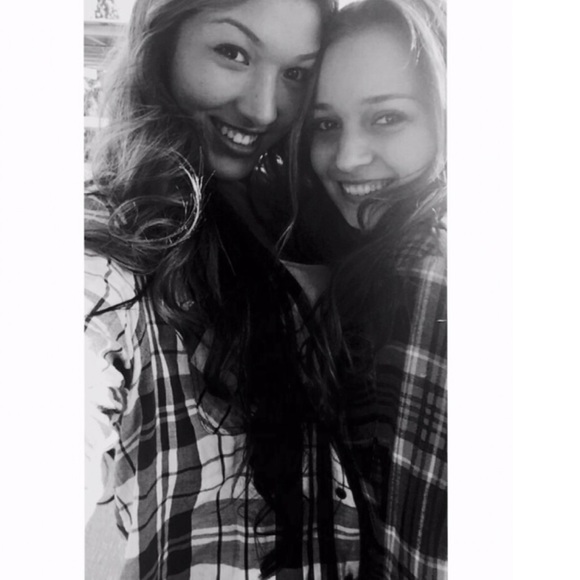 Profile Picture of Shayla Coonce (@shaylaraec) on Poshmark