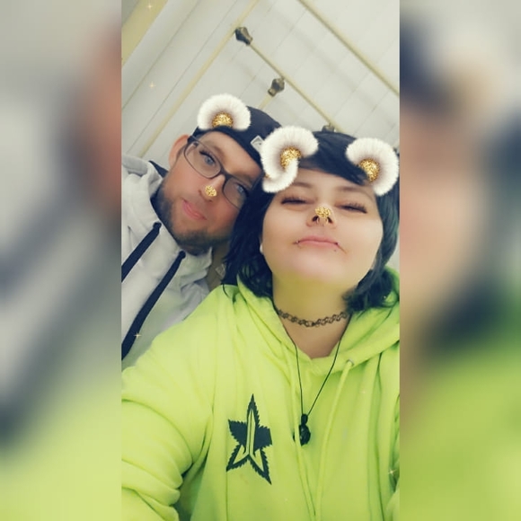 Profile Picture of Lexii Mckusick (@lexiiglowartz) on Poshmark