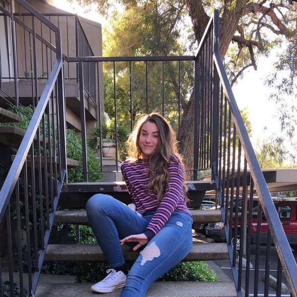 Profile Picture of Autumn Bockmann (@autumnbockmann) on Poshmark