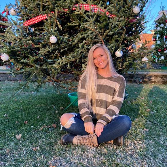Profile Picture of Jordyn Keefauver (@jordynkeefauver) on Poshmark