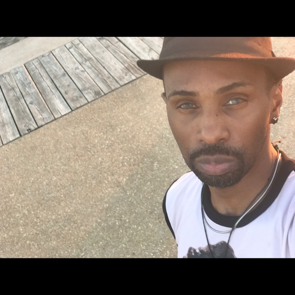 Profile Picture of Anwar Hall (@fenixofblkchaos) on Poshmark