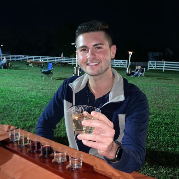 Kyle Irving - Poshmark Profile Picture of Kyle Irving (@kyle_irving) on Poshmark