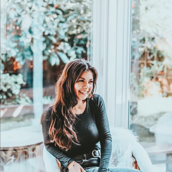 Profile Picture of Ariana Mocny (@amonges05) on Poshmark