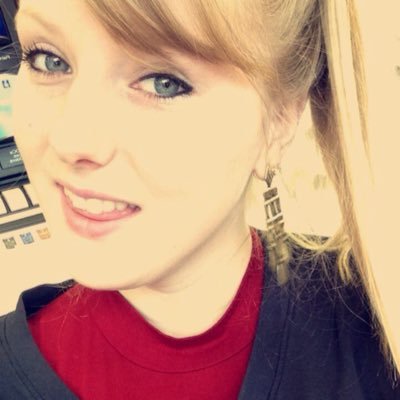 Profile Picture of Cassandra Alexander (@cassafrassed) on Twitter