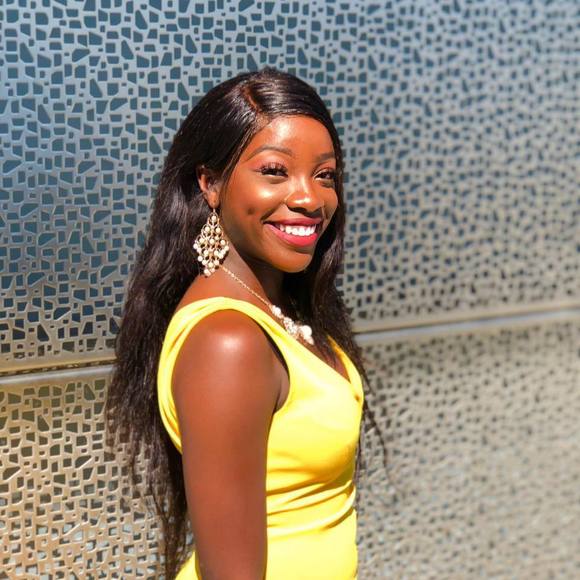 Profile Picture of Karen Bolenga (@meligo_b) on Poshmark
