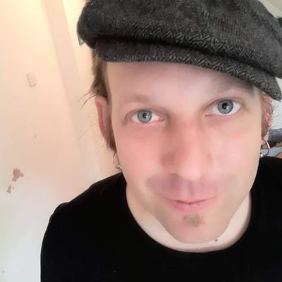 Profile Picture of Andy Rowe (@Silverginger666) on Twitter