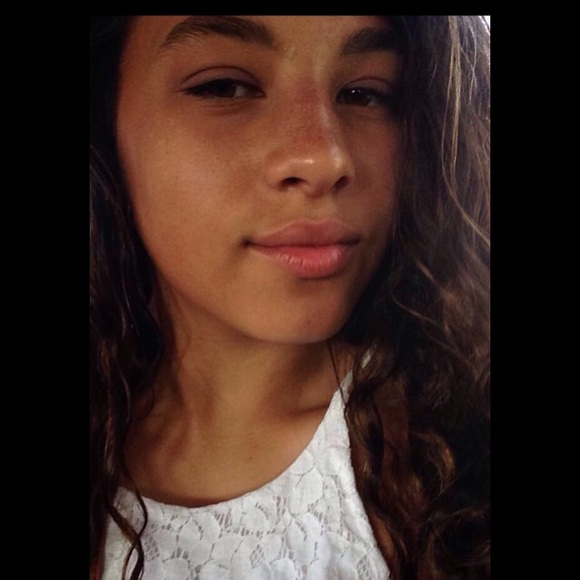 Profile Picture of Bethany Locklear (@bethanylock15) on Poshmark