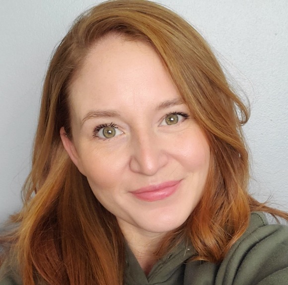 Profile Picture of Amanda Sumner (@amandajoan75) on Poshmark