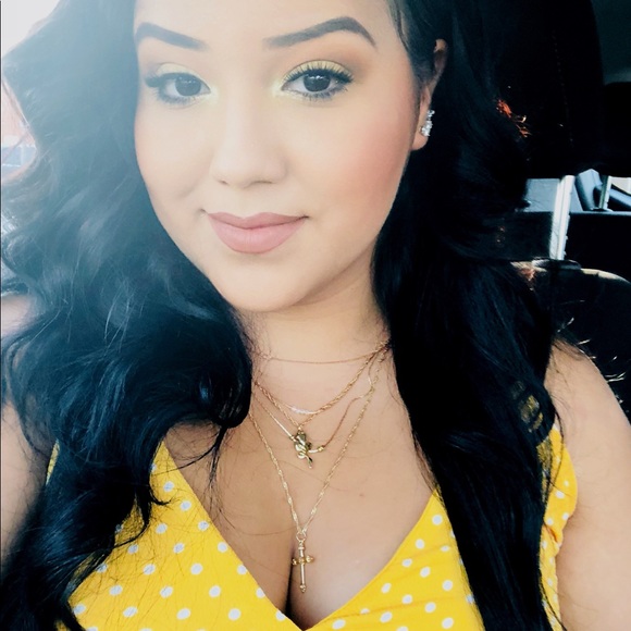 Profile Picture of Elia Cimental (@mercc26) on Poshmark