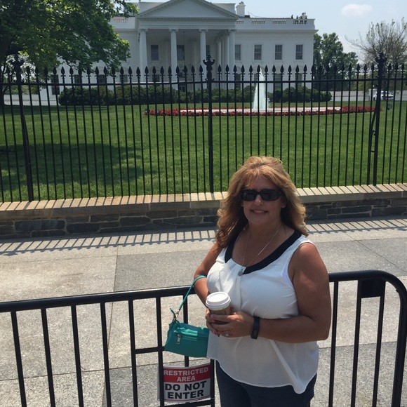 Profile Picture of Teri Britschgi (@tbritschgi) on Poshmark