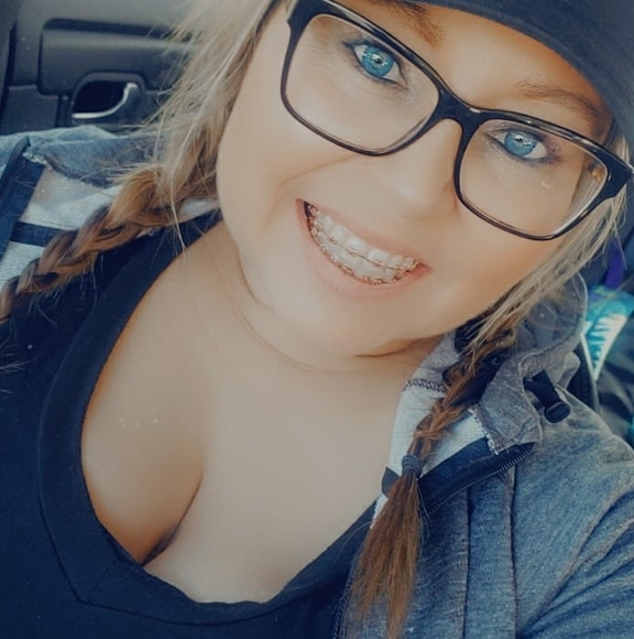 Tiffiny Blickem - Poshmark Profile Picture of Tiffiny Blickem (@tiffinyblickem) on Poshmark