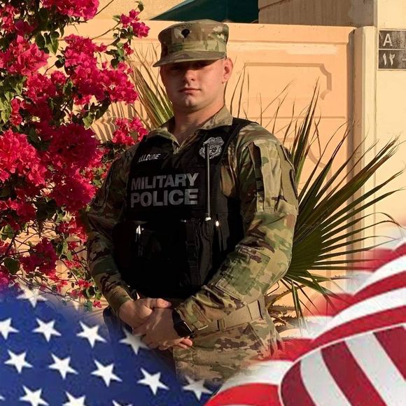 Profile Picture of Amber Mulldune (@ambermulldune) on Poshmark