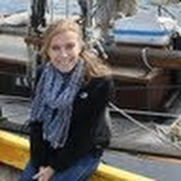 Profile Picture of Kate Wiberg (@katewiberg) on Poshmark