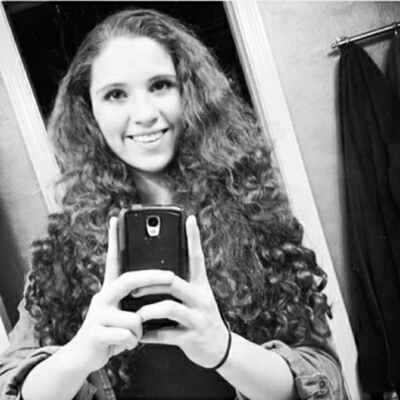 Profile Picture of Olivia Schulte (@olivia_schulte) on Poshmark