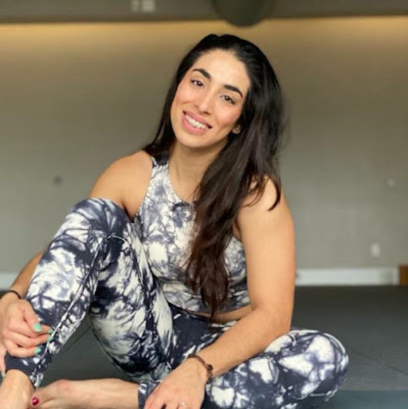 Profile Picture of Daniela Serna (@danielajpserna) on Poshmark