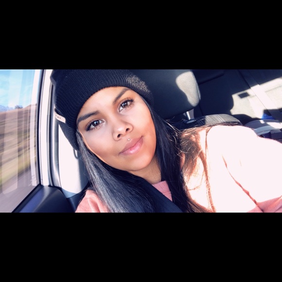 Vanja Marmartinez - Poshmark Profile Picture of Vanja Marmartinez (@vania_mia_07) on Poshmark