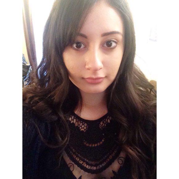 Profile Picture of Rebecca Cuellar (@okbyelol) on Poshmark