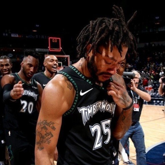 Profile Picture of Wen Jiang (@913758541) on Poshmark