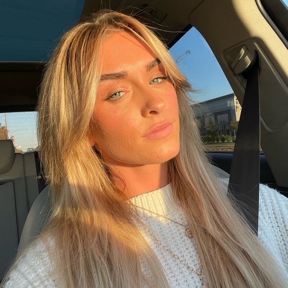 Profile Picture of Jaclyn Meyer (@jaclynrmeyer) on Poshmark