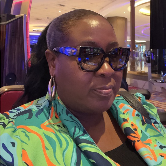 Profile Picture of Maria Reid (@donnareid188) on Poshmark