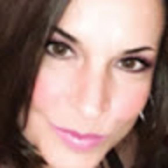 Deb Eliopoulos - Poshmark Profile Picture of Deb Eliopoulos (@debeliopoulos) on Poshmark