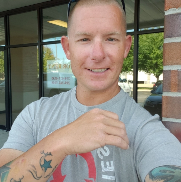 Profile Picture of Jason Kuehner (@bleujayy21) on Poshmark