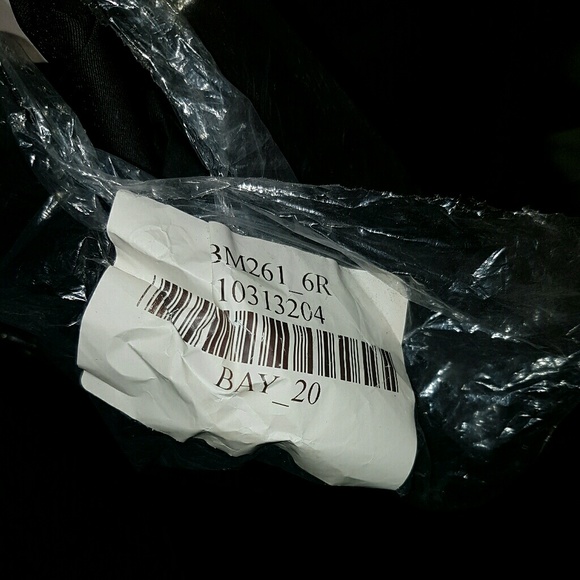 Profile Picture of Adrianna Saez (@adrianna_saez97) on Poshmark