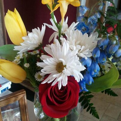 Profile Picture of Nancy Connolly (@Conn_Mom) on Twitter