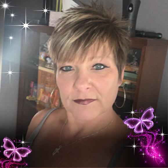 Brenda Benish - Poshmark Profile Picture of Brenda Benish (@bbenish) on Poshmark