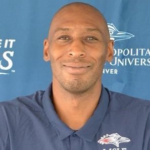 Profile Picture of John Bynum Jr. 🏀™️ (@sgnlthelgthoops) on Twitter