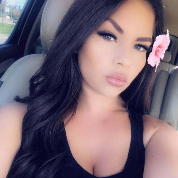 Profile Picture of Monique Hogan (@moniquelaforett) on Poshmark