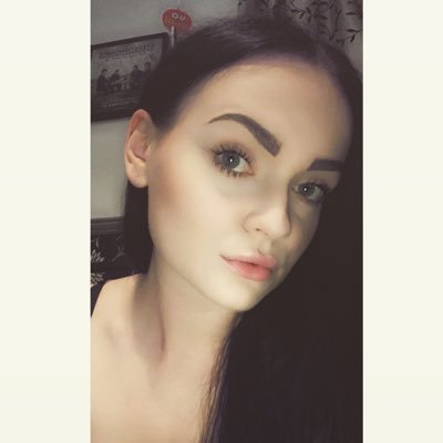 Profile Picture of Emily Peters (@EmilyPullThePin) on Twitter