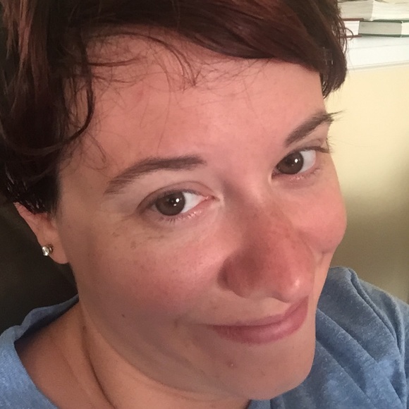 Profile Picture of Elisabeth Schager (@elibadis) on Poshmark