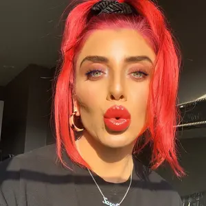 Profile Picture of Sarah Knowles (@@sarahxknowles) on Tiktok