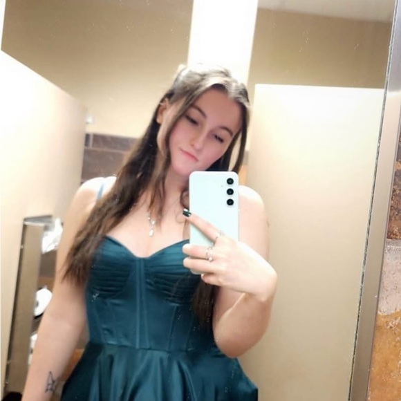 Profile Picture of Kylee Whiteman (@kyleewhiteman6) on Poshmark