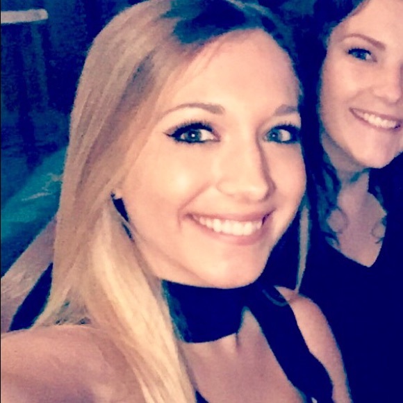 Profile Picture of Allison Obstarczyk (@aobstarczyk) on Poshmark