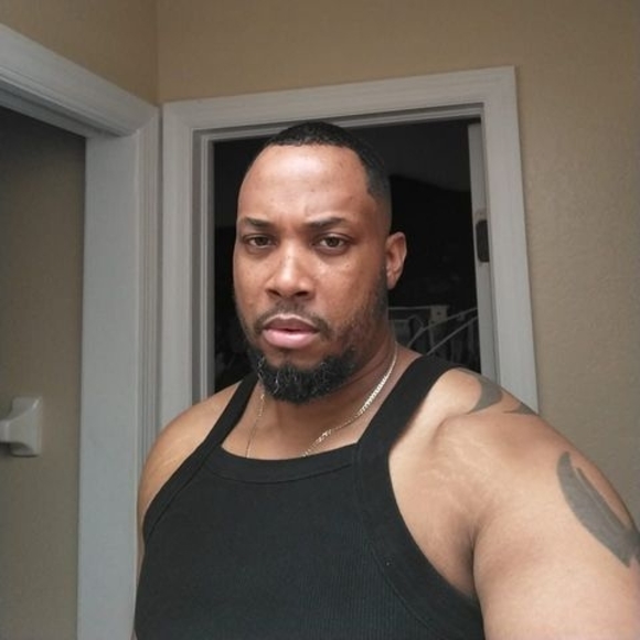 Profile Picture of Kyle Chiles (@kylecchiles) on Poshmark