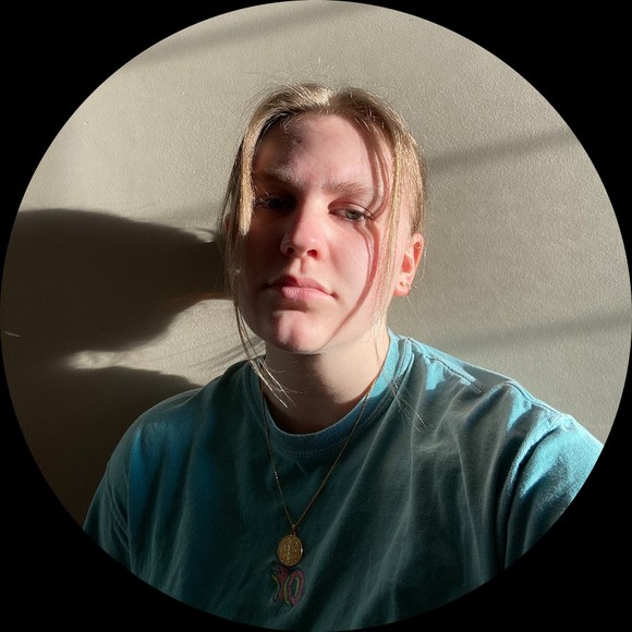 Profile Picture of Dylann Larson (@dylannlarson) on Poshmark