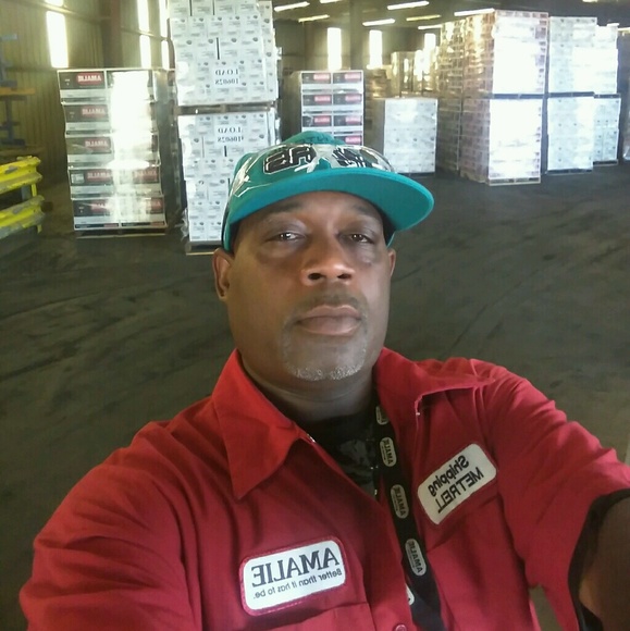 Profile Picture of Metrell Thomas (@metrell1) on Poshmark