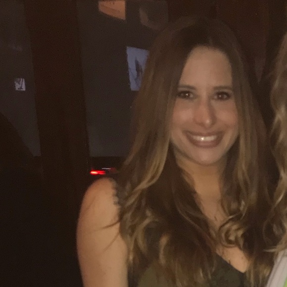 Profile Picture of Samantha Garrett (@sgarrett726) on Poshmark