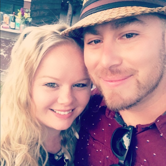 Profile Picture of Danielle Huesing (@daniellehuesing) on Poshmark
