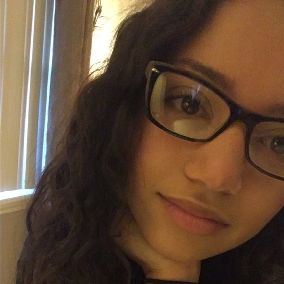 Profile Picture of Gia Honeycutt (@gia_honeycutt) on Poshmark